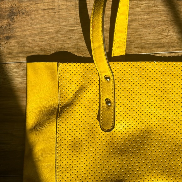 Beautiful roots leather yellow bag - Picture 4 of 5
